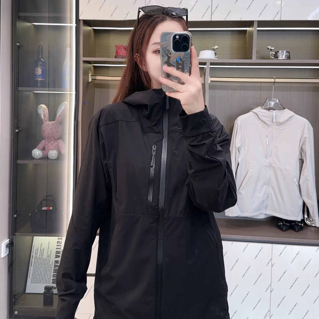 2025春夏季新款户外软壳防晒连帽夹克简约时尚轻奢休闲服薄外套男