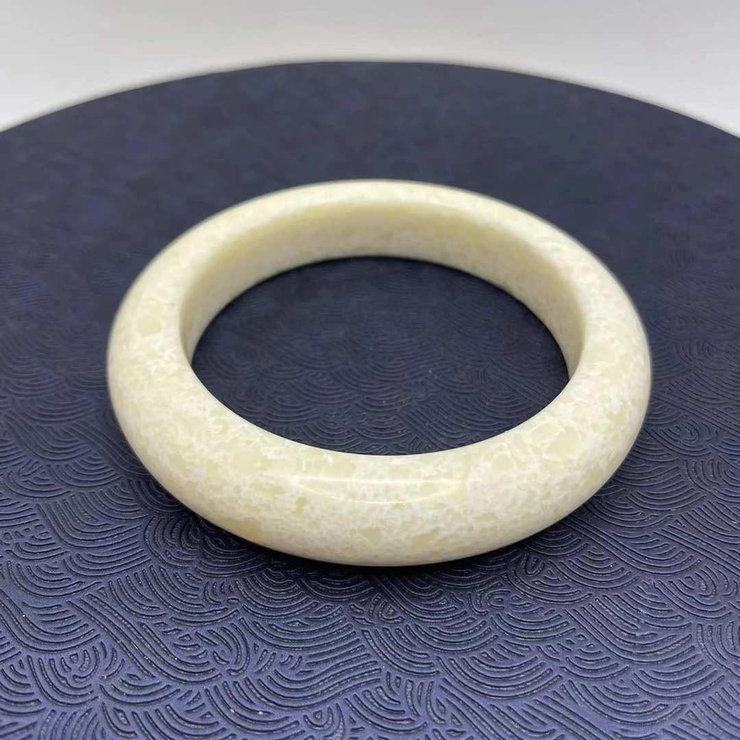 1号A31球球白色时尚手镯