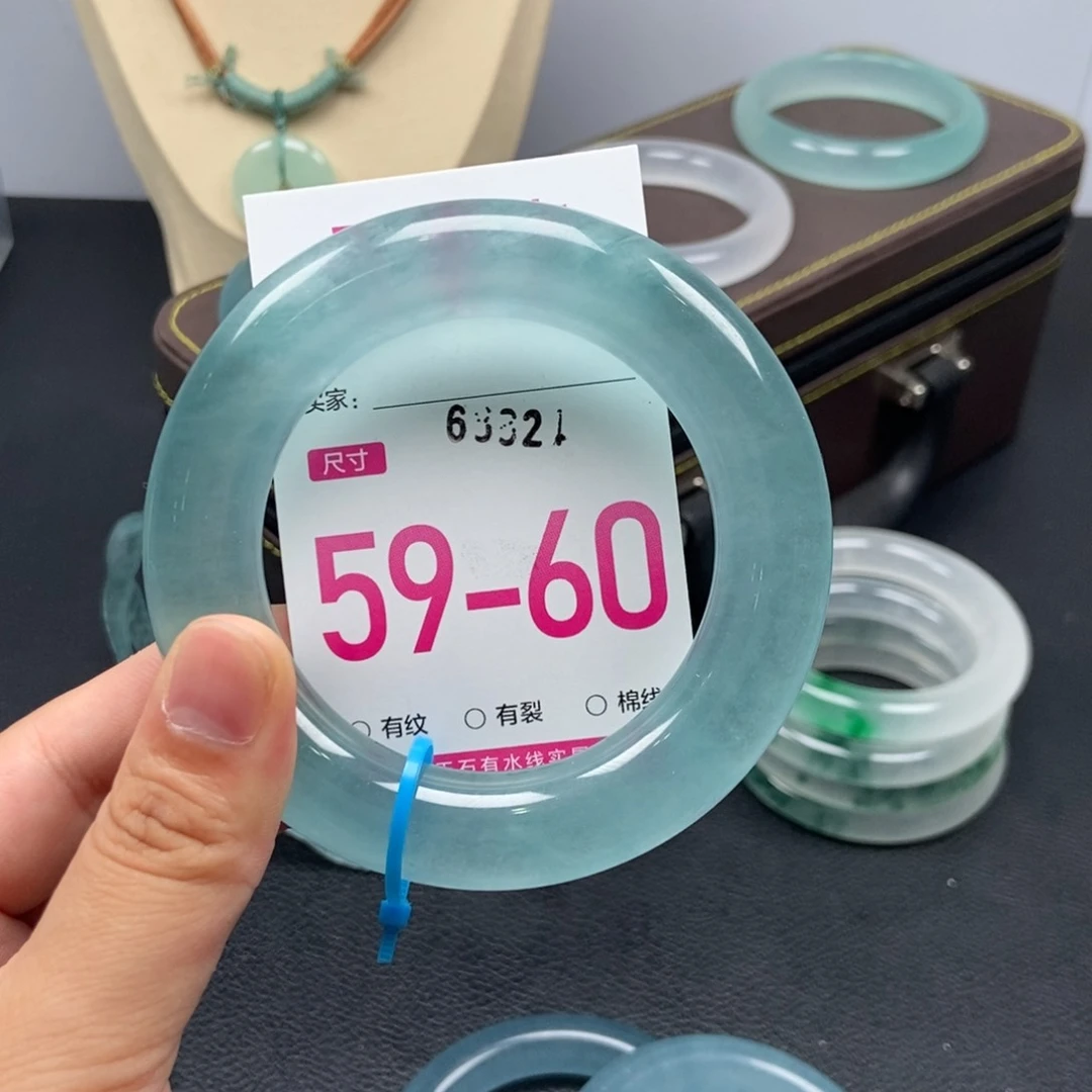 未镶嵌手镯石英质玉棉*