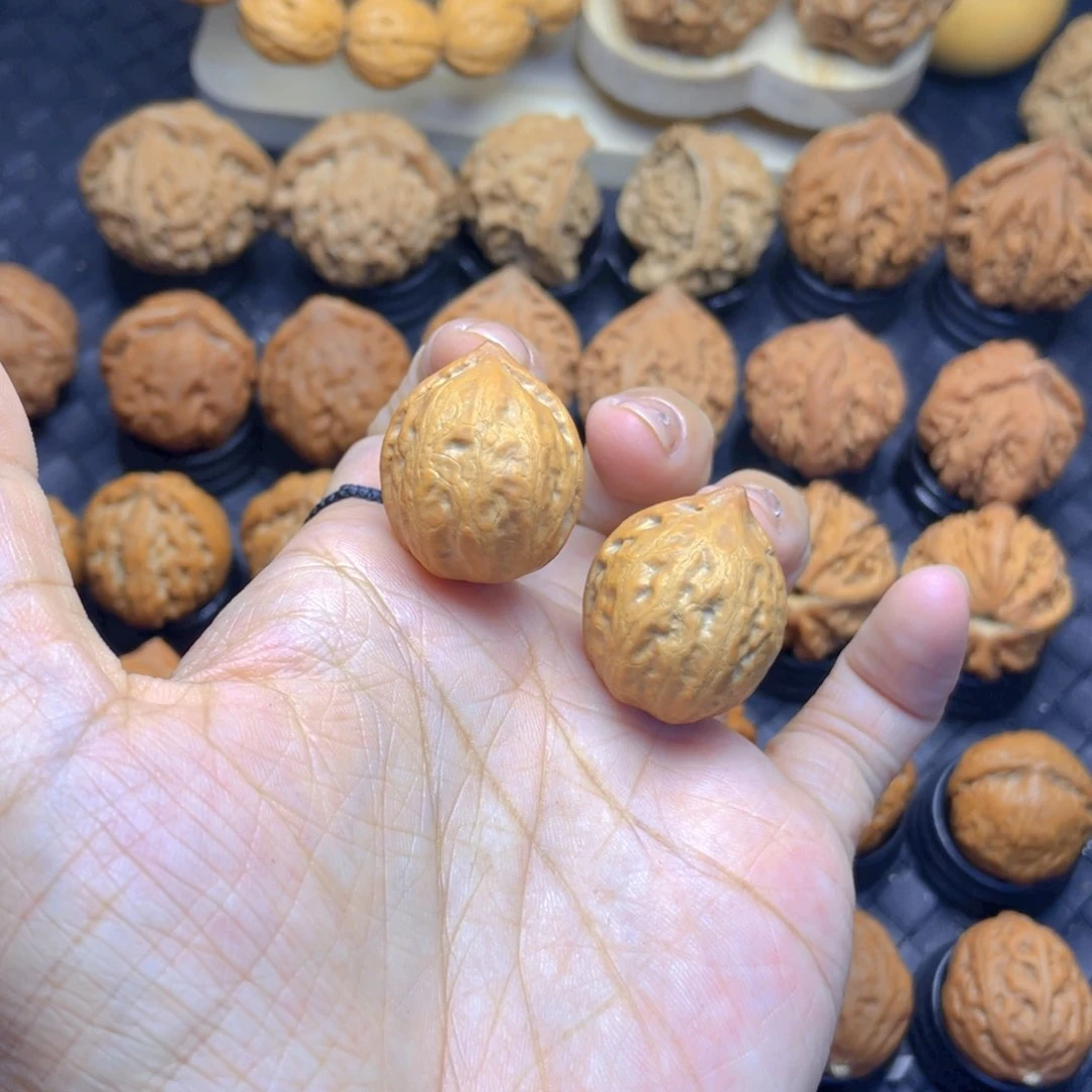 文玩核桃吊坠小光珠