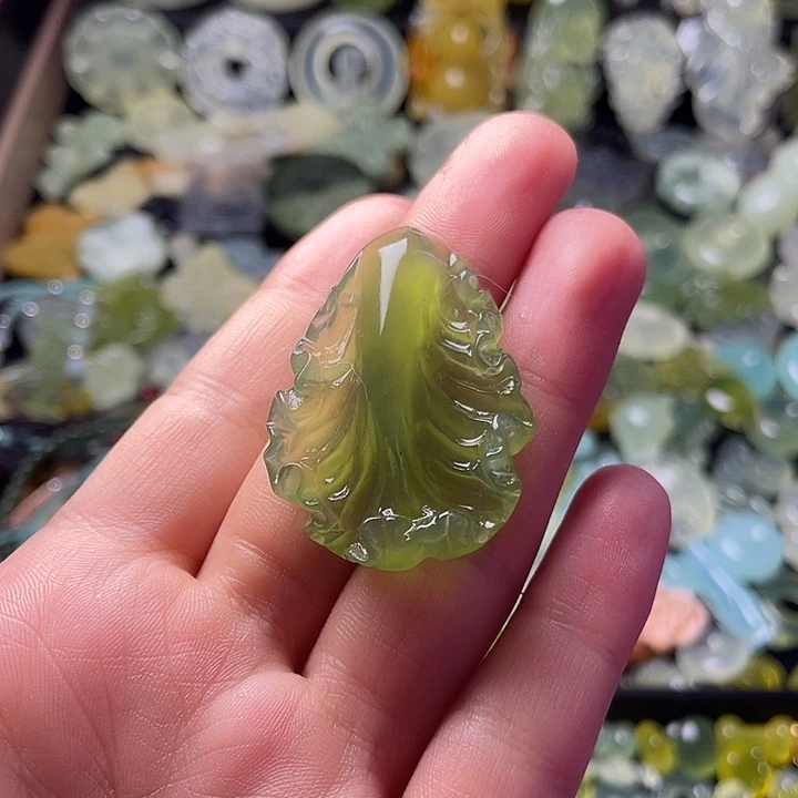 蛇纹石玉合金颈饰生菜叶子