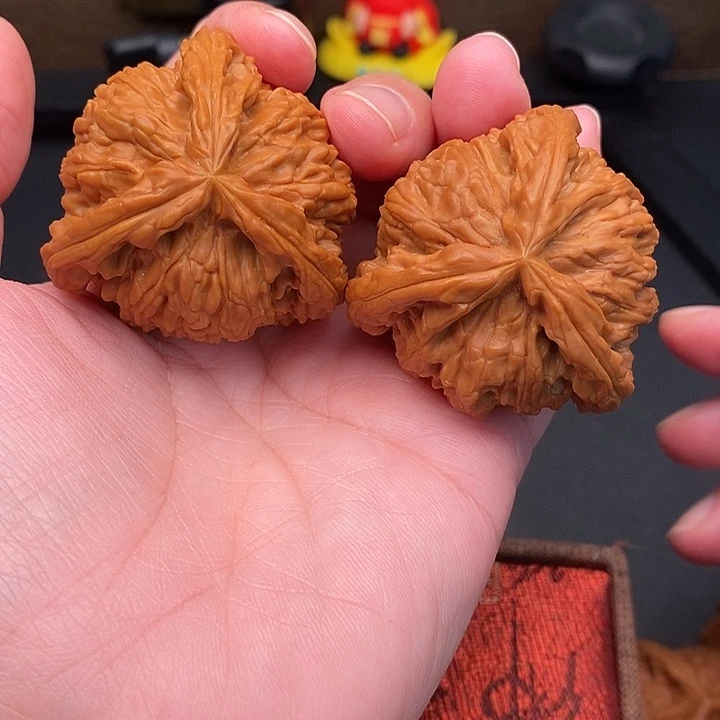 就***玩文玩核桃把件白奔