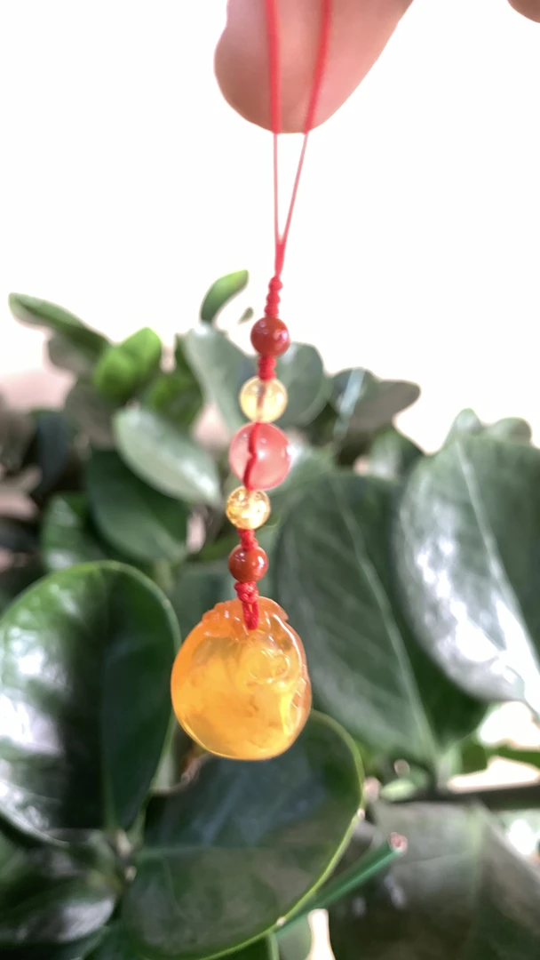 蜜蜡小雕刻件福瓜手机挂