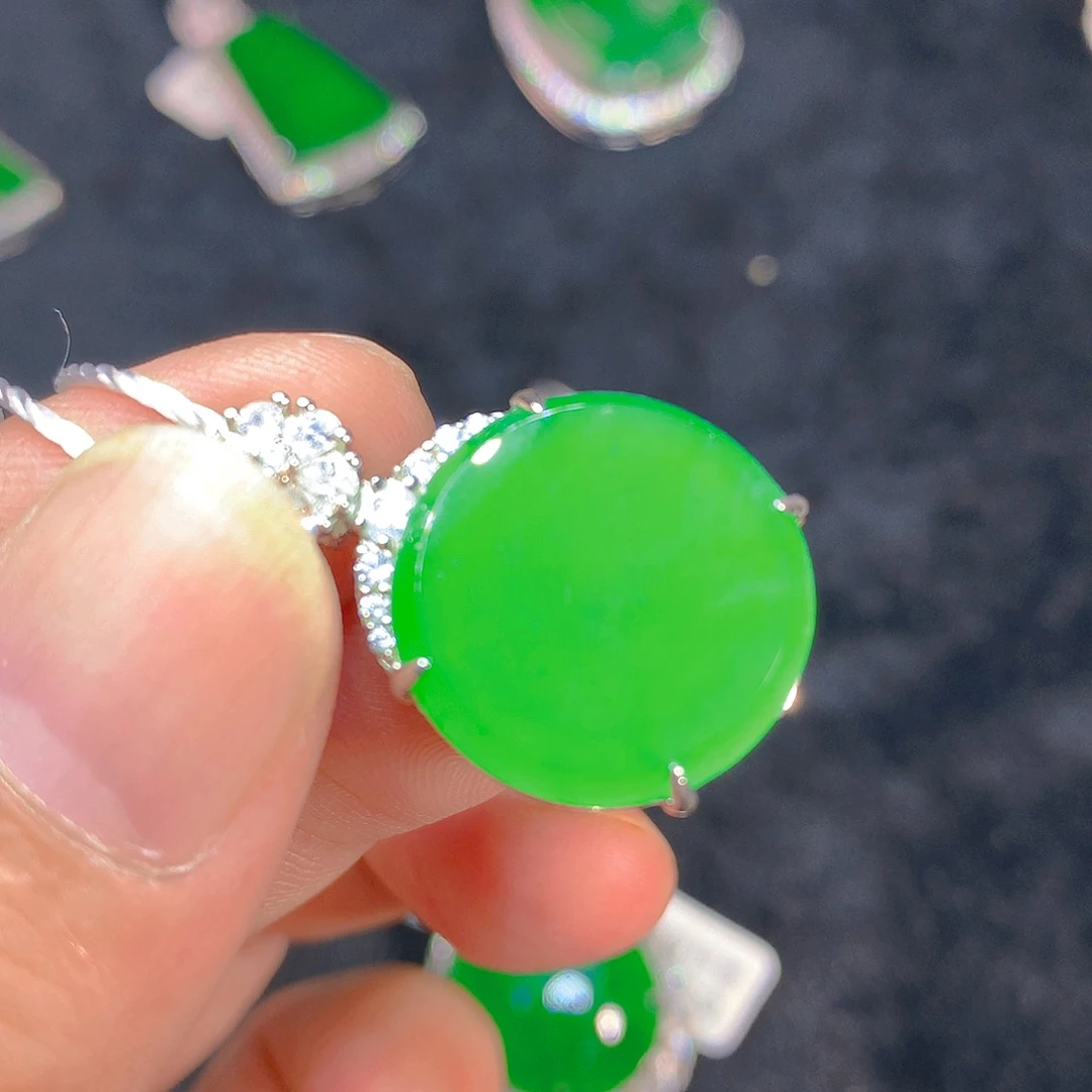 颈饰银S925镶嵌翡翠