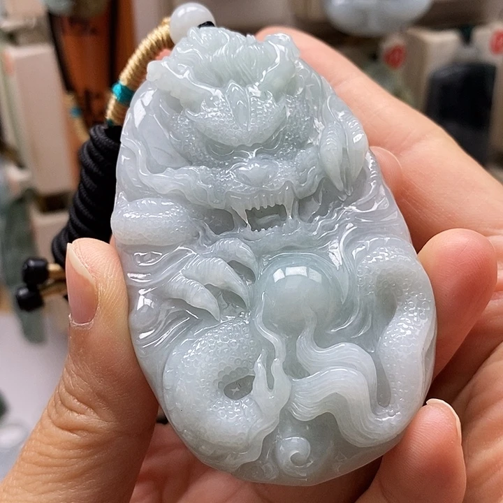 翡翠未镶嵌颈饰龙牌