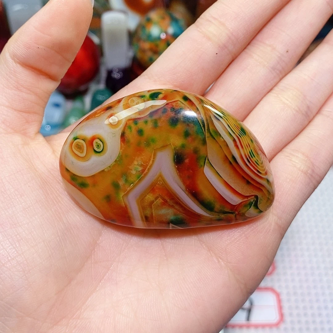 卧****玛瑙/玉髓未镶嵌珠宝奇石