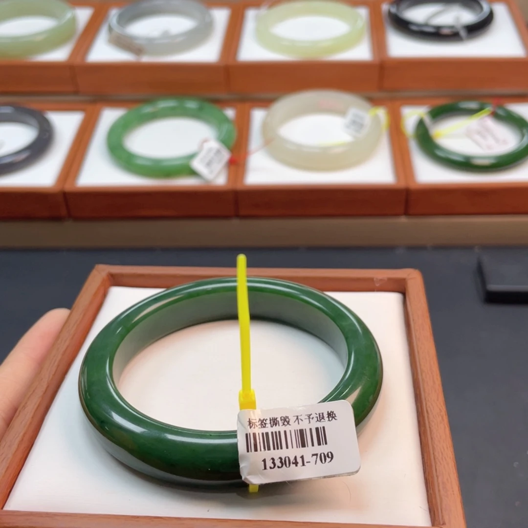 【闪购商品】未镶嵌手镯和田玉35碧玉56.6