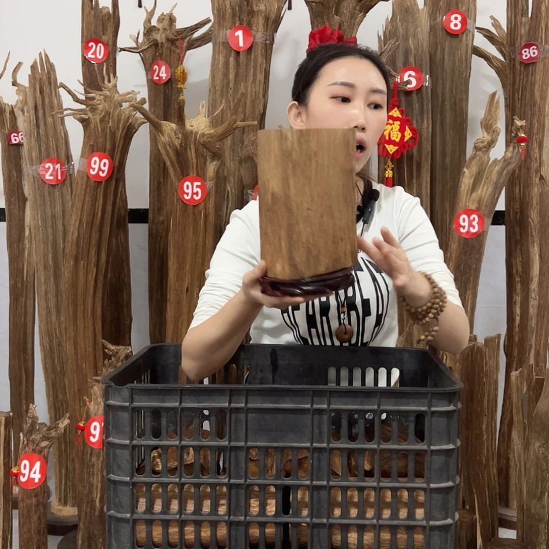 沉香碎屑沉香原材料