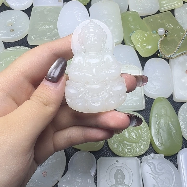 石英质玉未镶嵌颈饰