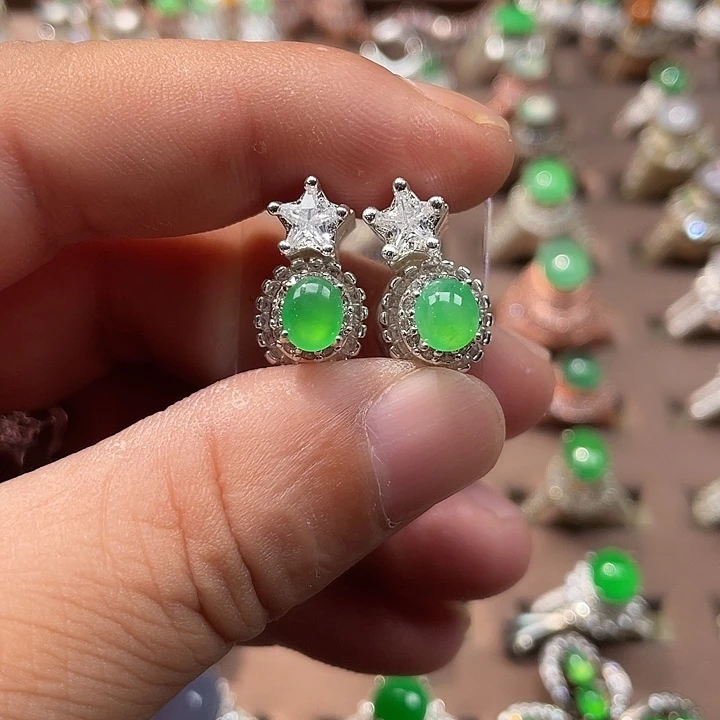 翡翠裸石甜阳绿耳钉铜托