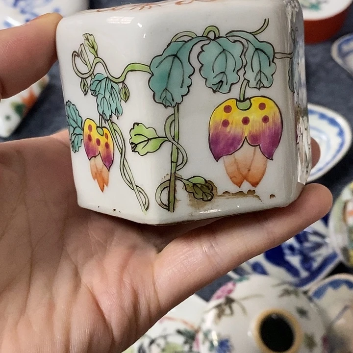 粉彩水鱼，粉彩水鱼
