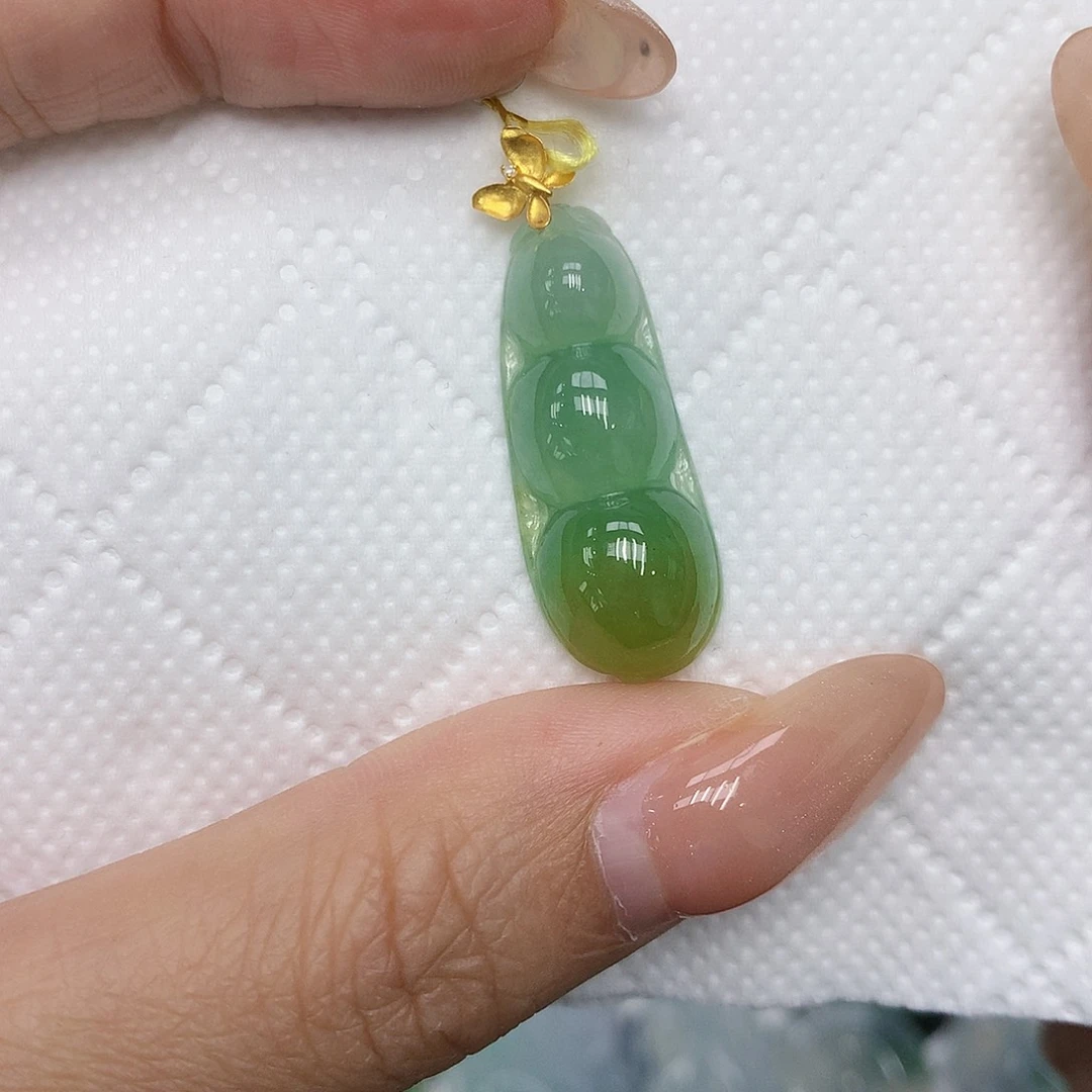 颈饰18K金镶嵌翡翠