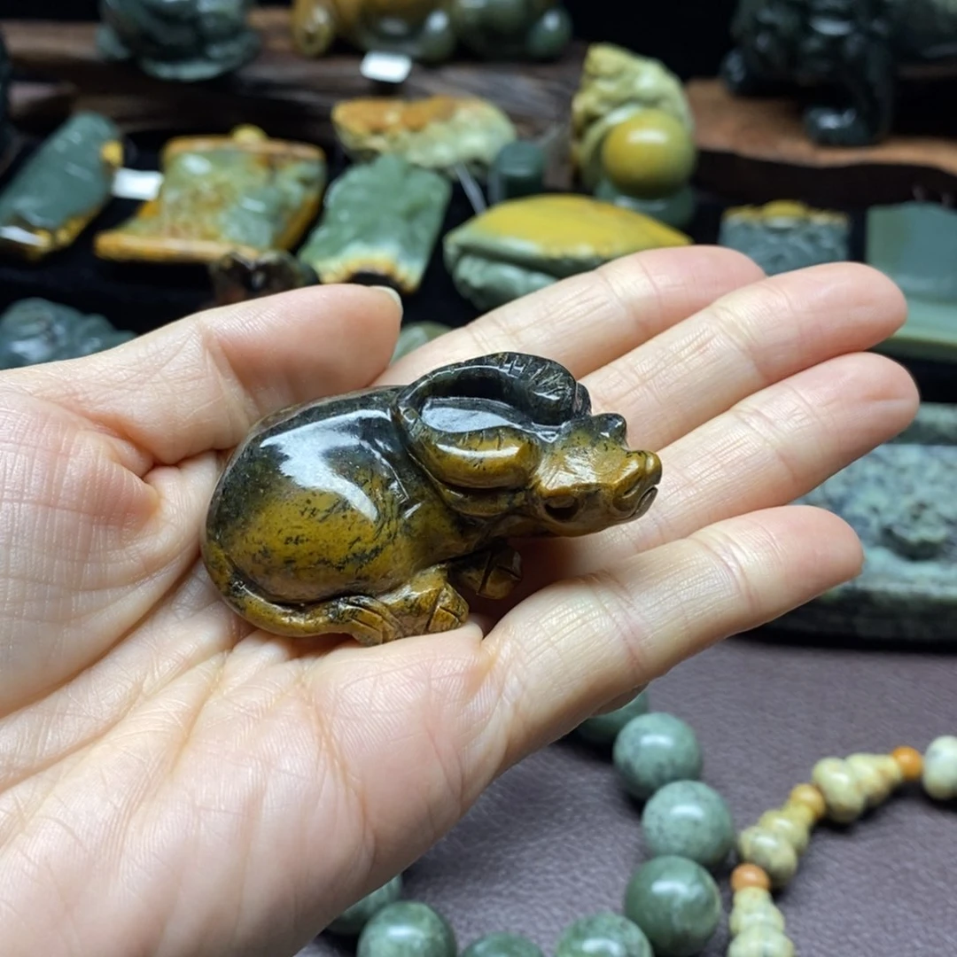未镶嵌岫岩河磨玉（透闪石质玉）把件