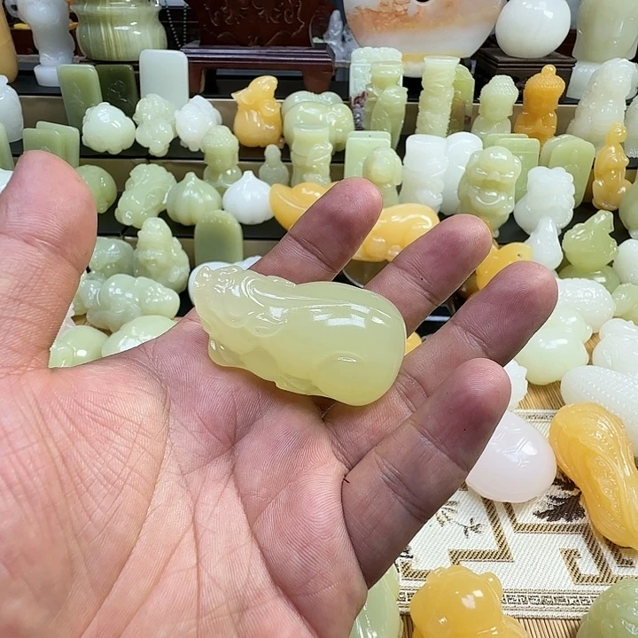 石材好看的手把件吊坠