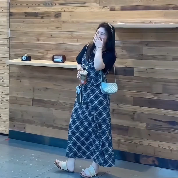 2025夏装新款胖mm大码女休闲拼接假两件格子荷叶边显瘦连衣裙