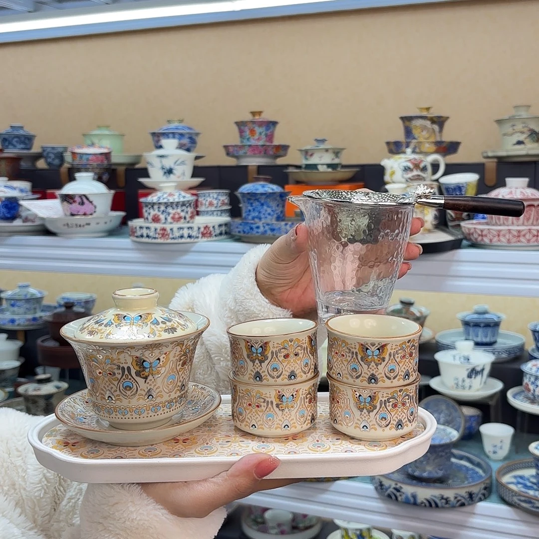 盖碗里的水煮开后放入