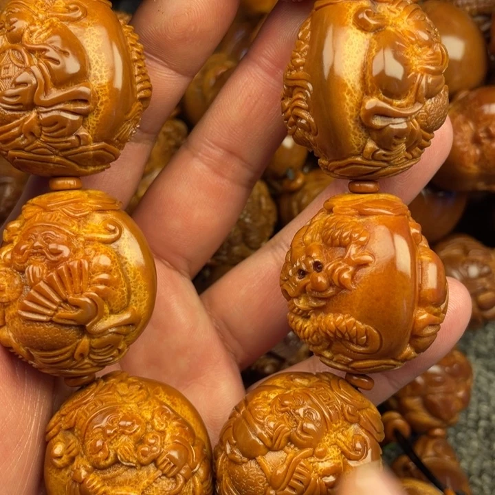 橄榄核吊坠雨**晴橄榄核手持