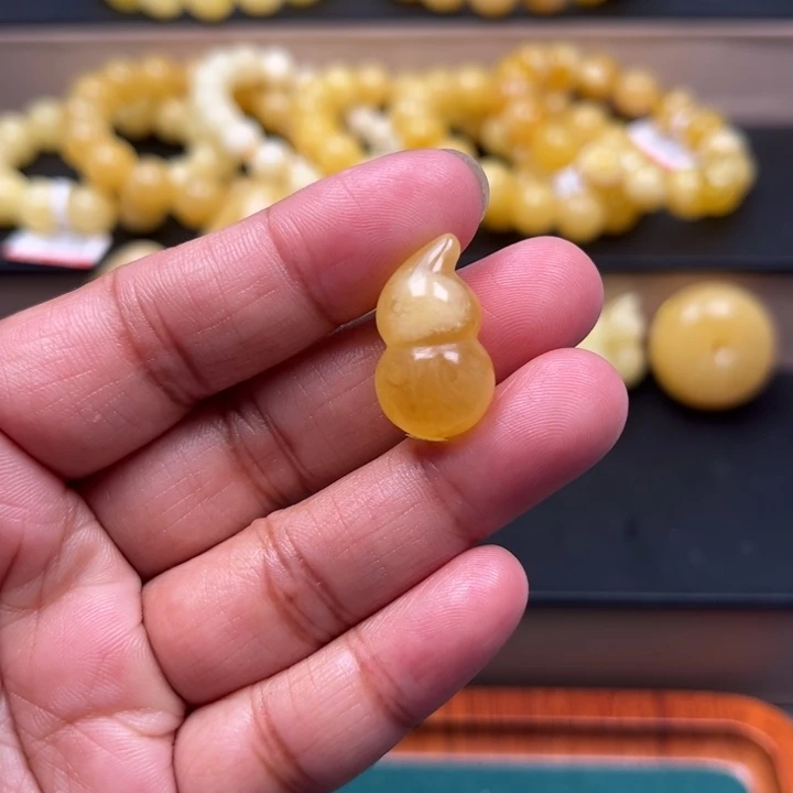 琥珀未镶嵌珠宝奇石M93号金白葫芦