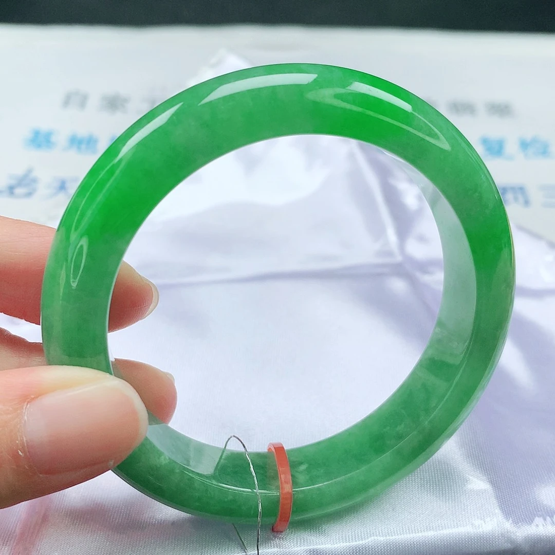 翡翠手镯未镶嵌55圈