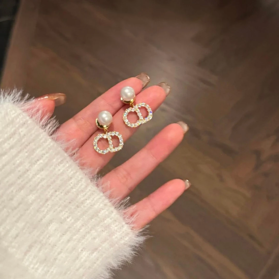 字母CD珍珠耳环女高级感轻奢名媛风气质秋冬耳饰2025新款爆款耳环