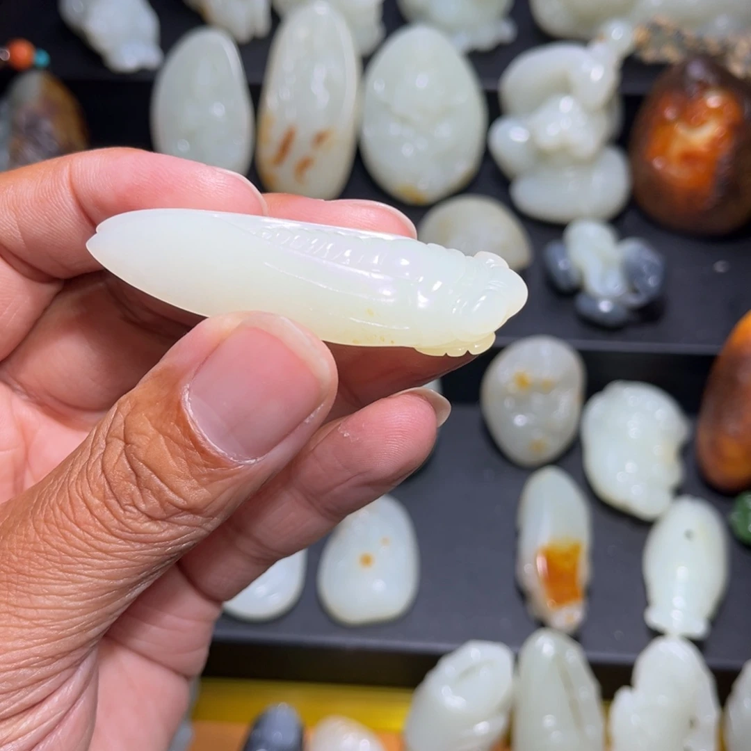 和田玉颈饰未镶嵌金**者