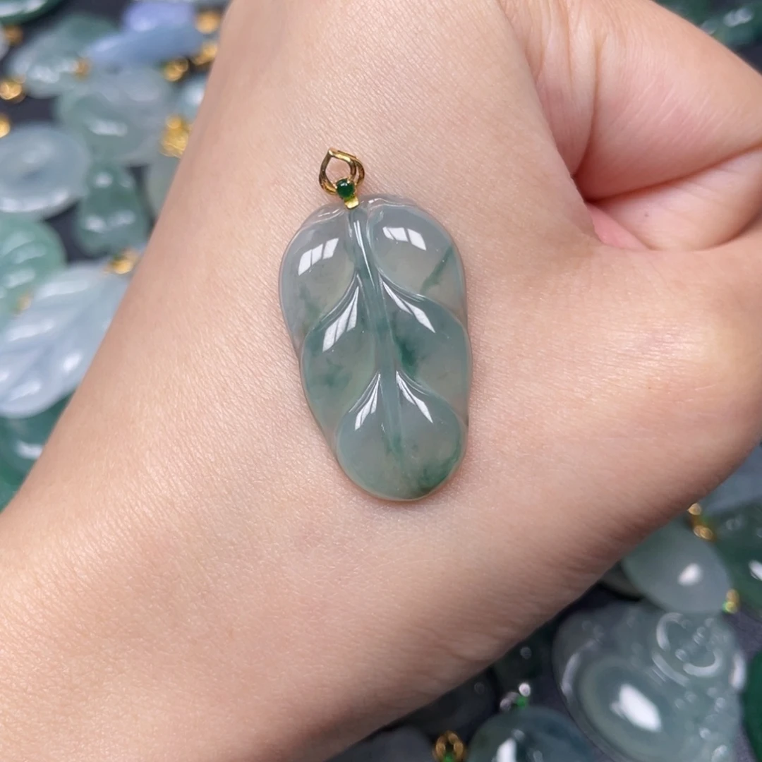 翡翠颈饰18K金镶嵌翡翠