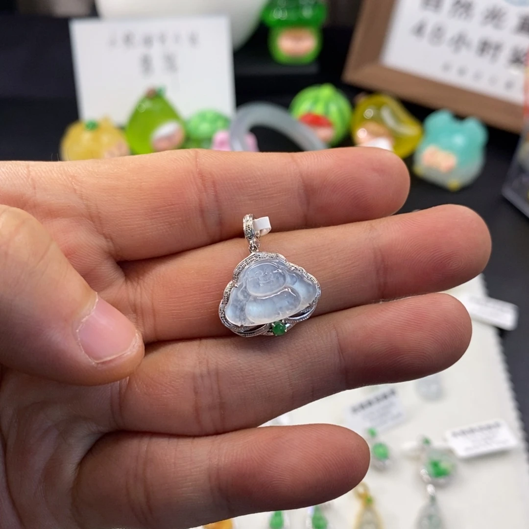 翡翠18K金镶嵌颈饰翡翠