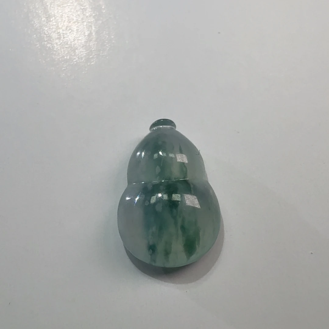 翡翠未镶嵌颈饰葫芦