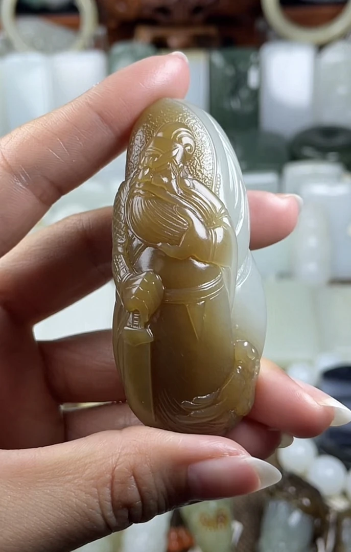 和田玉糖白手把件关公，净重66.6g