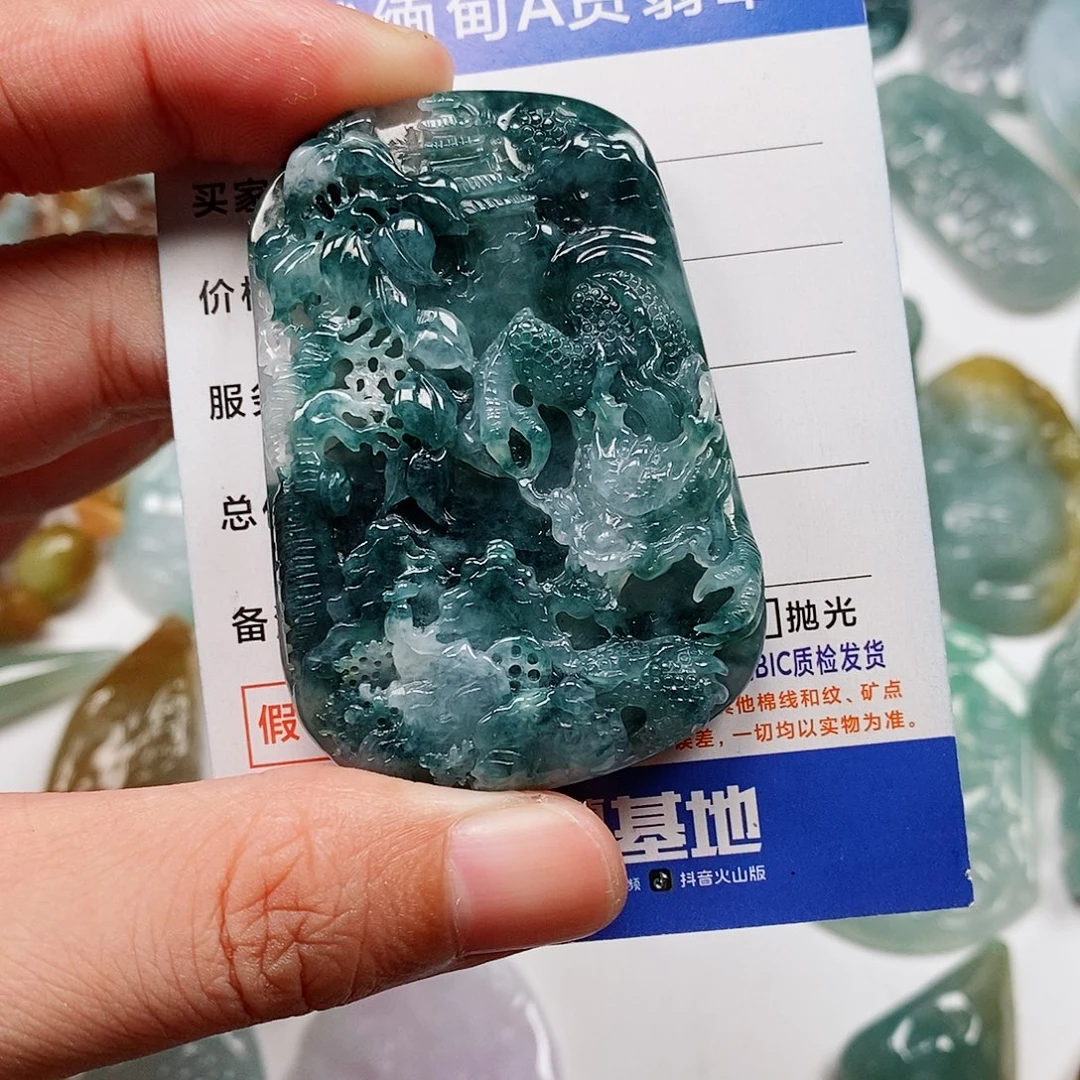 颈饰未镶嵌翡翠山水龙牌