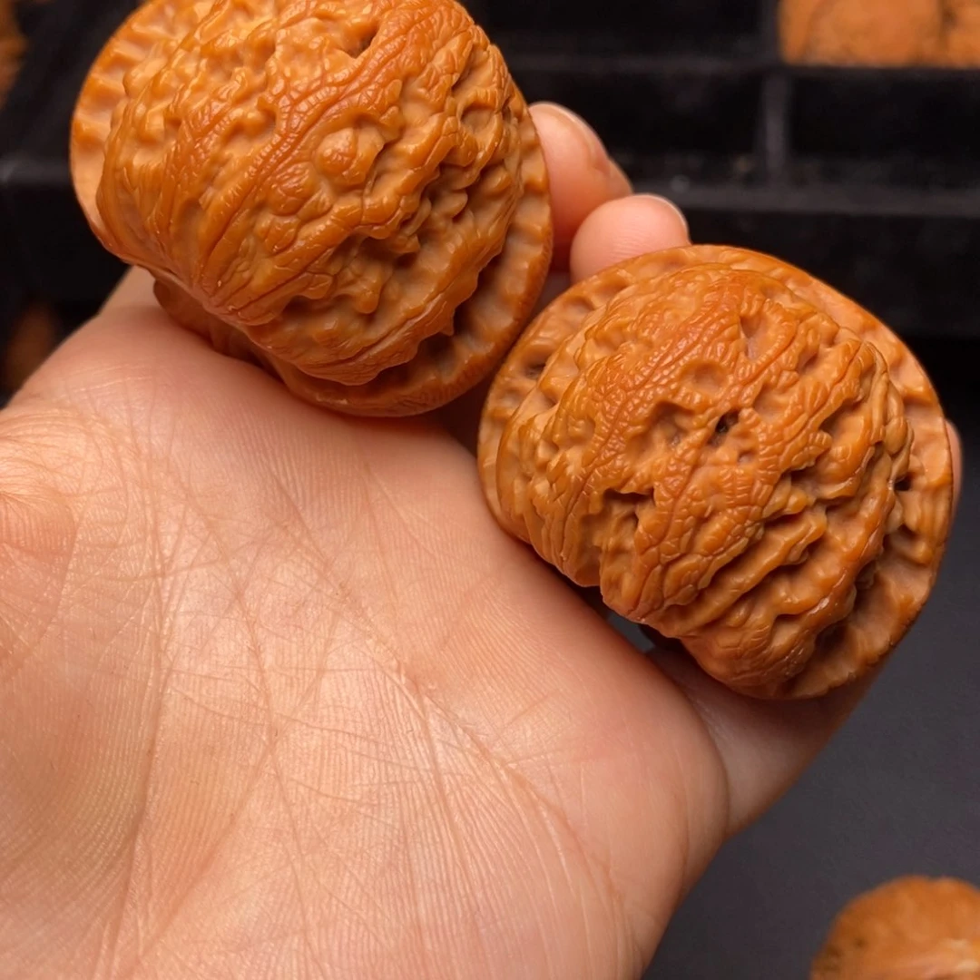 文玩核桃把件秦岭野生核桃