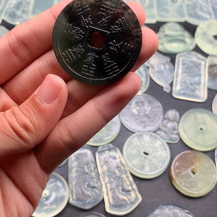 未镶嵌岫玉颈饰山鬼