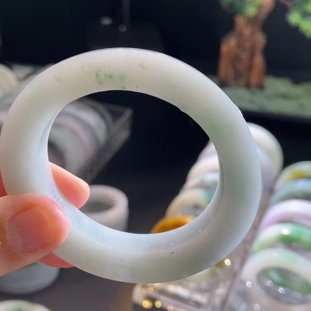 小***子定制翡翠未镶嵌手镯