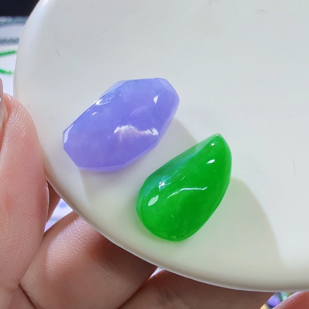 翡翠未镶嵌颈饰裸石