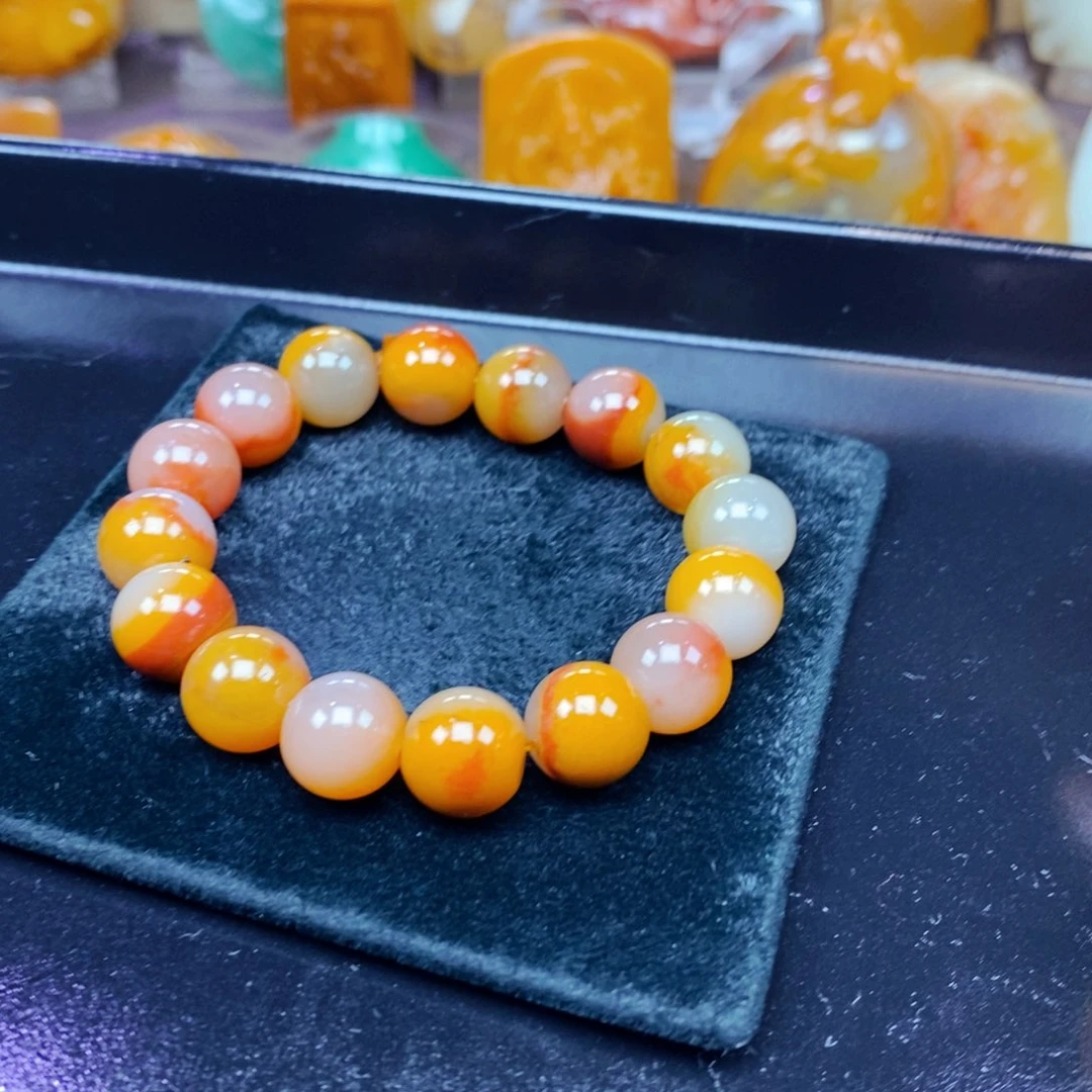 未镶嵌石英质玉（黄龙玉）颈饰