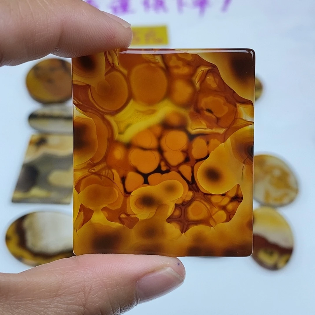 敬***阁玛瑙/玉髓未镶嵌珠宝半成品