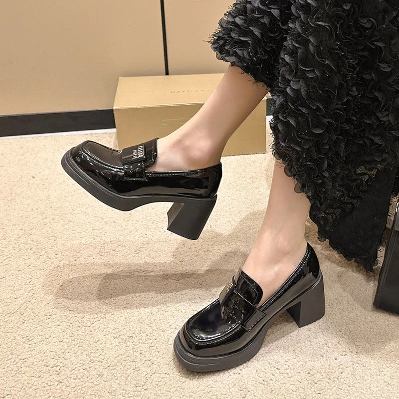 698  高跟鞋女2024新款粗跟百搭漆皮7cm小皮鞋英伦风一脚蹬乐福鞋