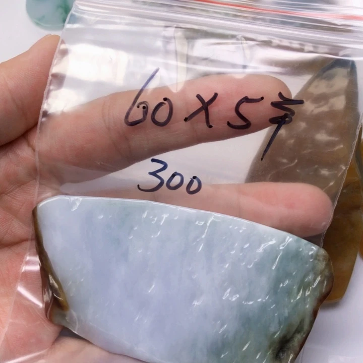 阿***！翡翠未镶嵌颈饰缅甸天然翡翠片料牌子珠子平安扣