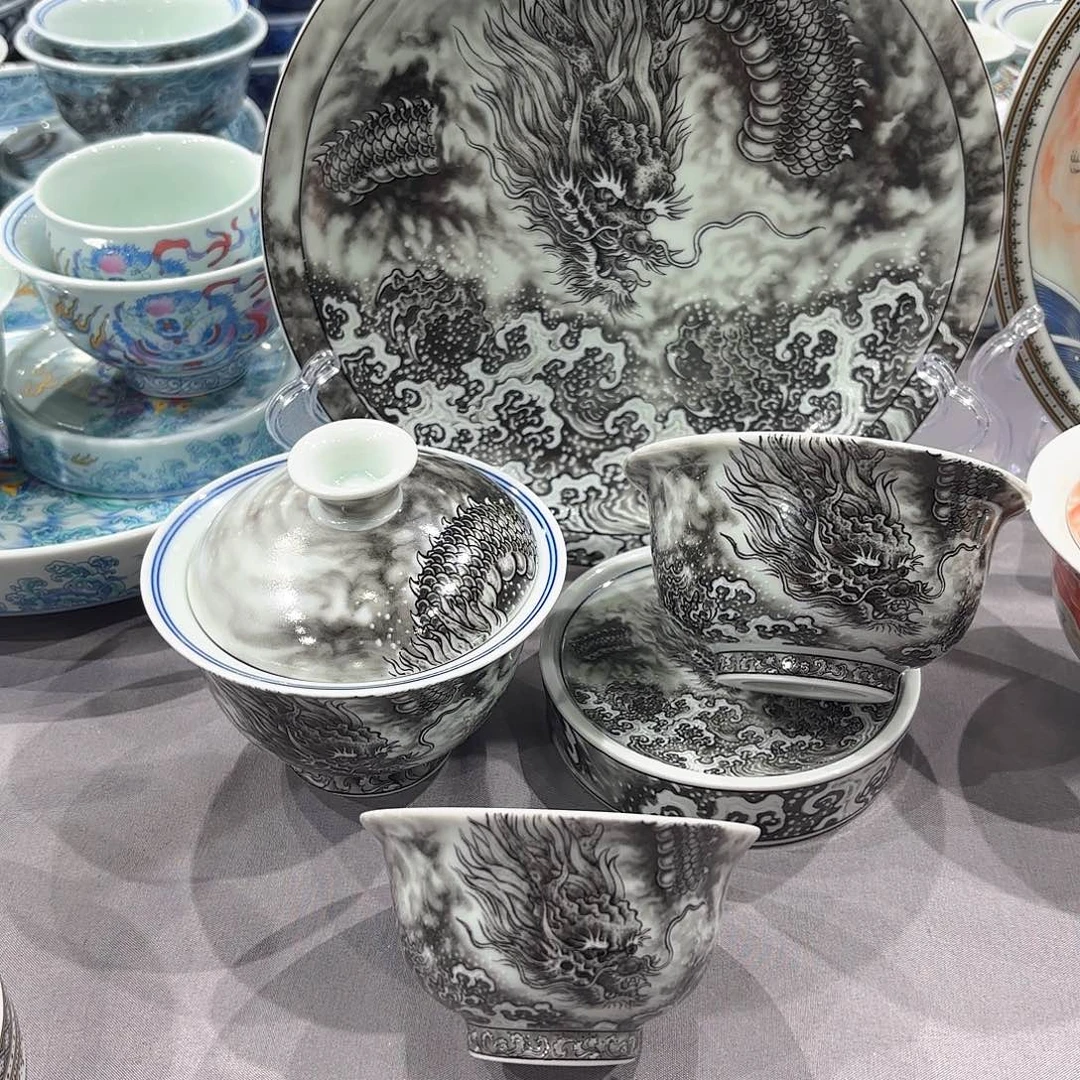 瓷片景德镇陶瓷学院副院长兼美术学院