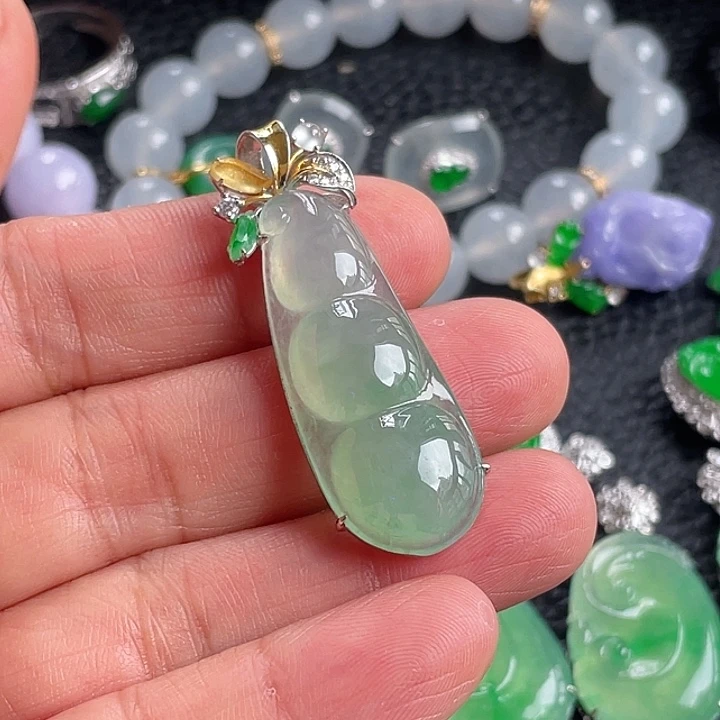 翡翠18K金镶嵌吊坠(不含链)福豆