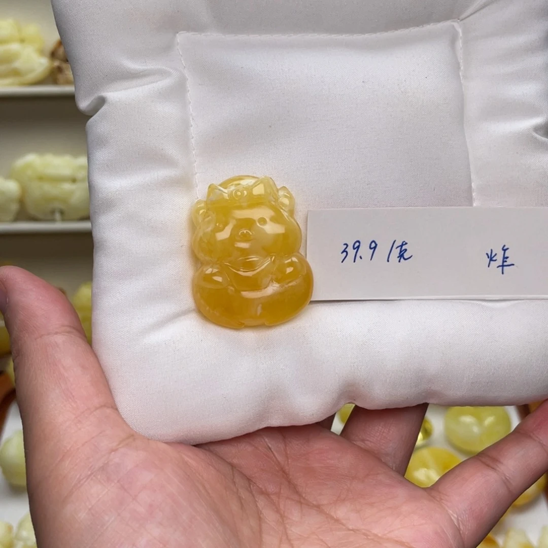 琥珀未镶嵌颈饰俄料金白猪猪王炸