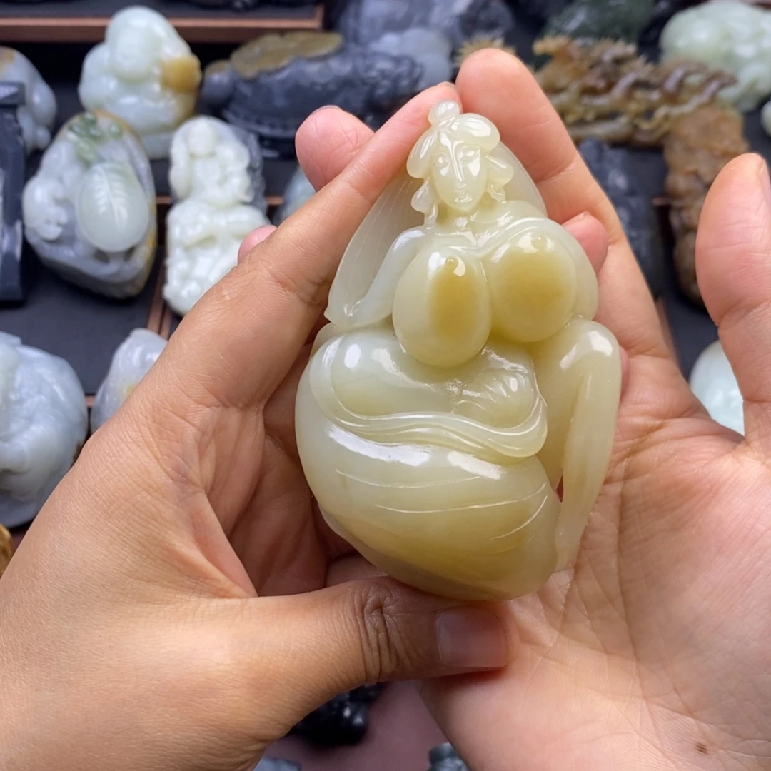 小***。和田玉未镶嵌挂件