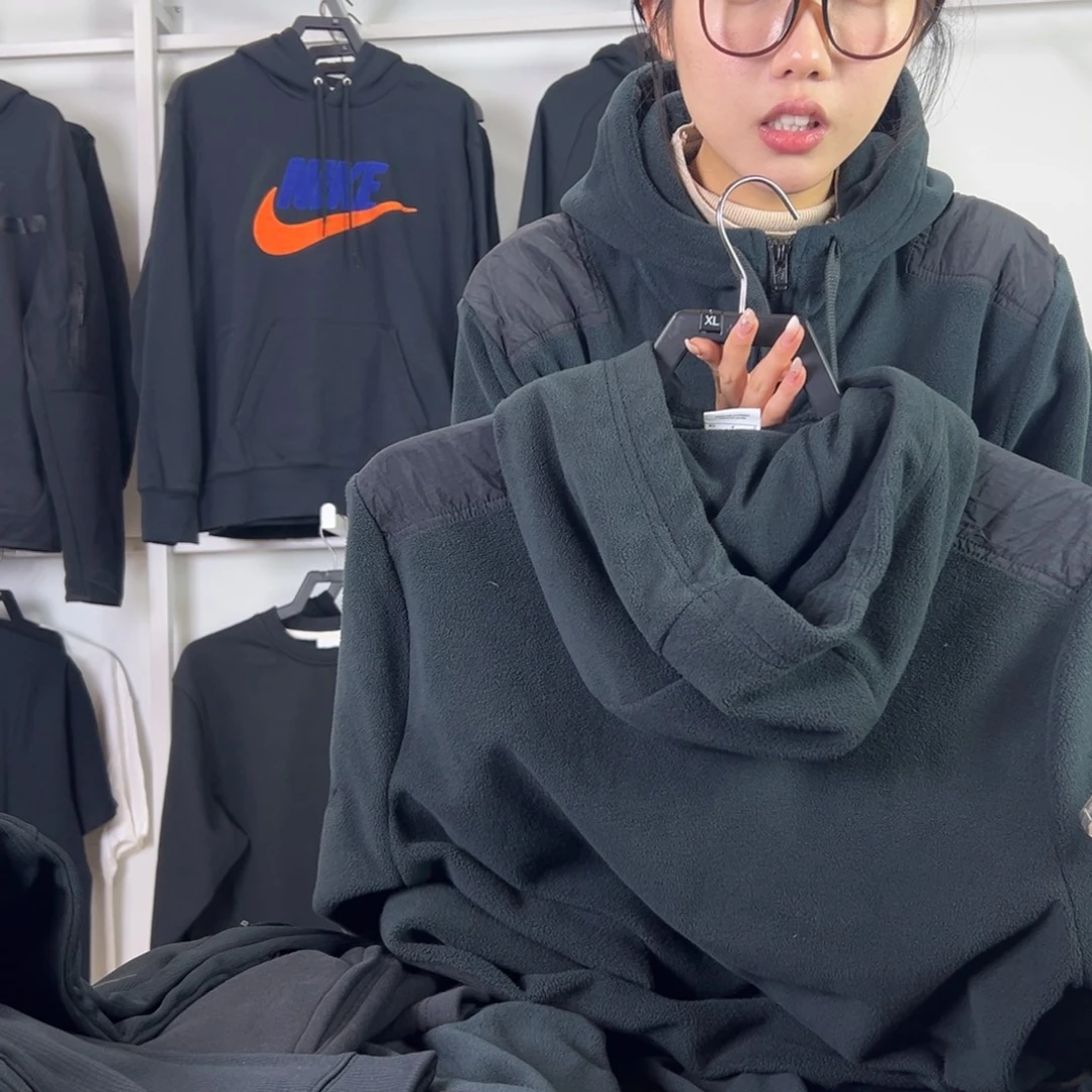 4883黑色外套带帽XL码150-170斤不退换