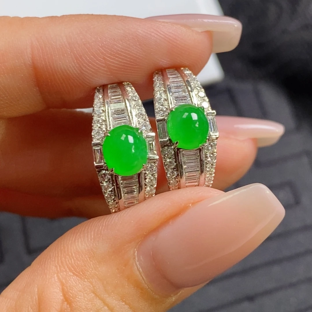 18K金镶嵌翡翠耳饰蛋面耳包