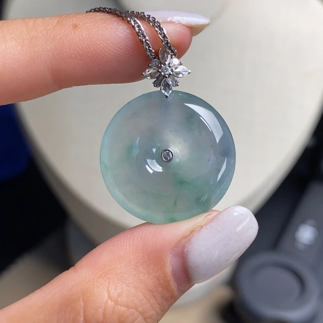 翡翠18K金镶嵌颈饰高冰飘阳绿花细腻耐看冰透起胶平安扣