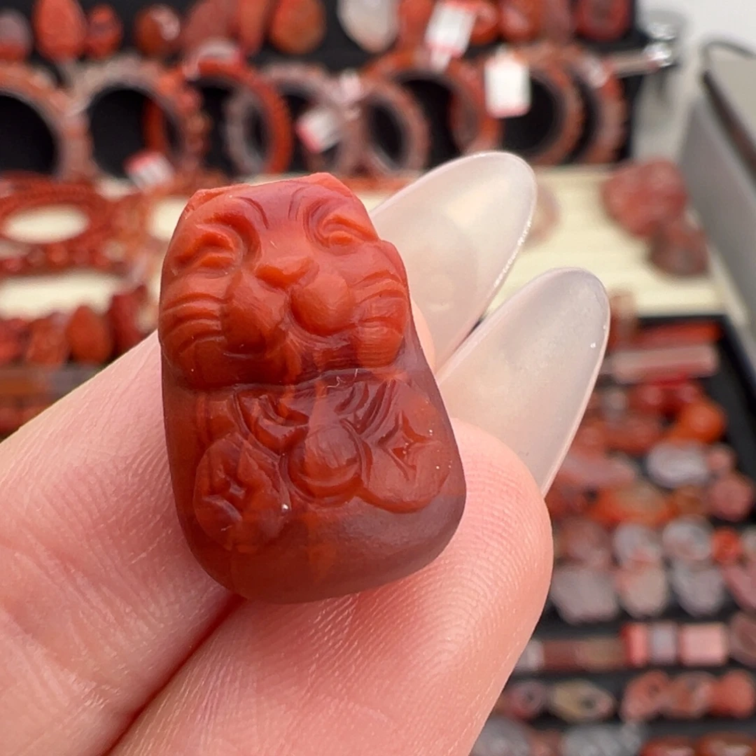 南红玛瑙未镶嵌颈饰招财猫