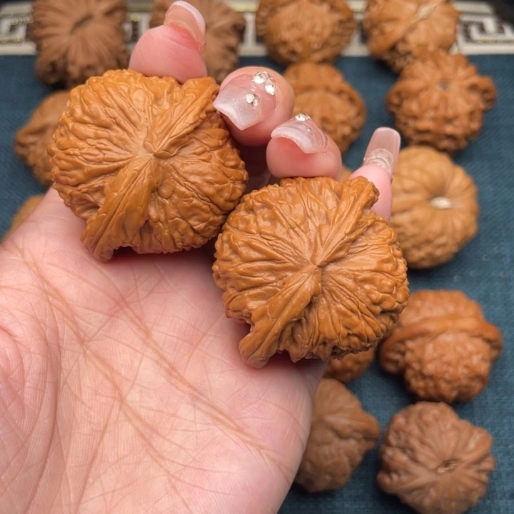 文玩核桃把件44白狮子。