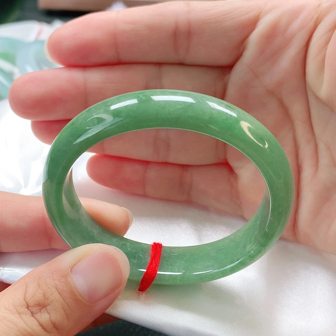 翡翠未镶嵌手镯53贵妃