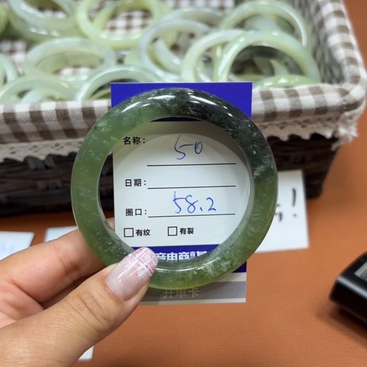未镶嵌岫玉手镯天然