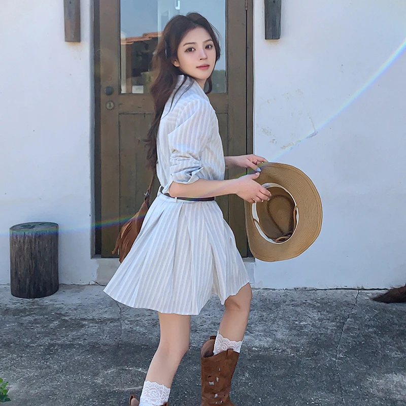 浅蓝色休闲条纹衬衫连衣裙女2025年夏季新款韩系设计感显瘦百褶裙